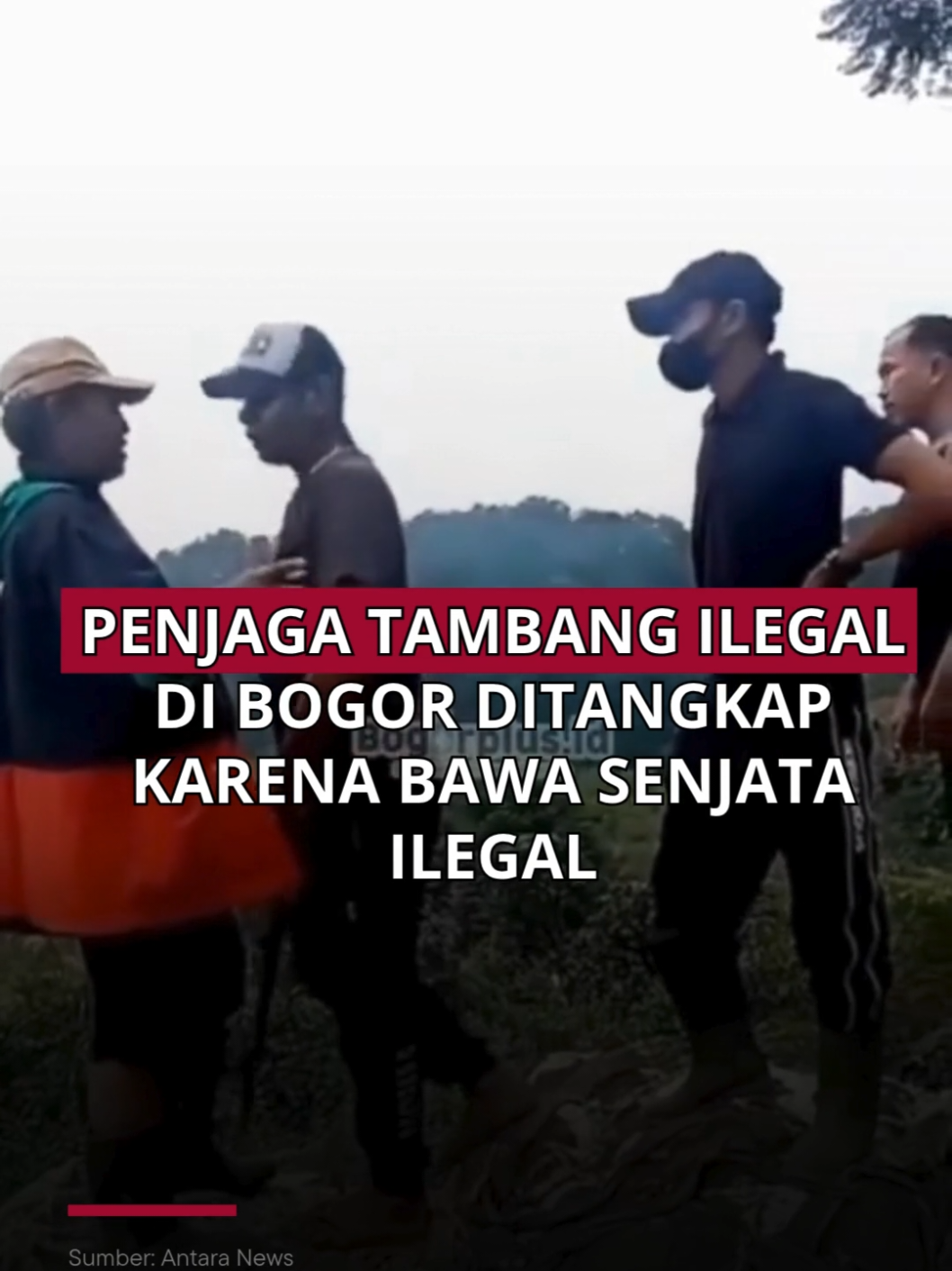 Penjaga Tambang Ilegal di Bogor Ditangkap karena Bawa Senjata Ilegal Polres Bogor menangkap dua penjaga tambang ilegal berinisial KS (33) dan ES (26) karena kedapatan membawa senjata tanpa izin resmi. Penangkapan dilakukan setelah keduanya diketahui membawa pistol dan pedang saat menjaga lokasi tambang di wilayah Bogor. Kapolres Bogor AKBP Rio Wahyu Anggoro menjelaskan bahwa kedua pelaku dijerat dengan Pasal 1 ayat 1 dan Pasal 2 ayat 1 UU Darurat. Belakangan diketahui, pistol yang digunakan ternyata merupakan airsoft gun, namun tetap disita polisi bersama dengan senjata tajam milik pelaku. #penjagatambang #tambangilegal #polresbogor #kapolresbogor #AKBP #penjagatambang #sajam #pelakuilegal #wilayahbogor #penangkapan