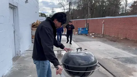 Los gorrones de la carne azada 