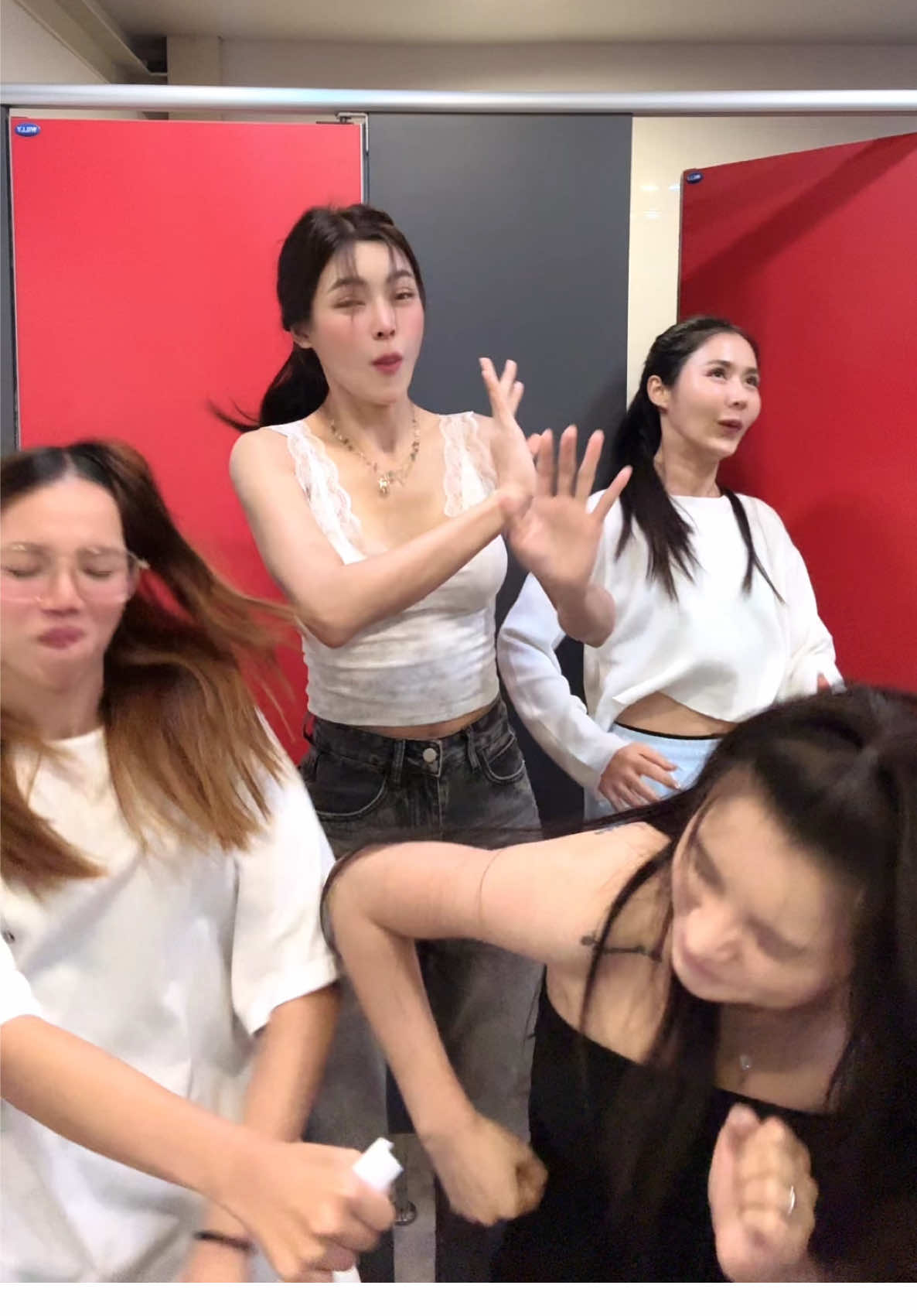 ไม่ได้้เจอกันนาน 😂 @แอร์ พรสวรรค์ @พี่กิ๊กค้าบบบ @TAK🤷‍♀️ @MookTha #กชเบล #gotchabell 