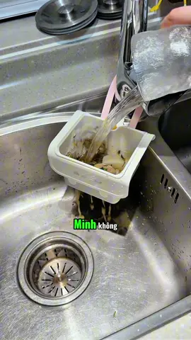 Với bồn rửa treo này, bạn không còn phải dùng tay cọ rửa bể nước bẩn mỗi ngày nữa. Thật tiện lợi và dễ sử dụng!! #roloctreobonrua #thietthuc #tienich #giadungnhatam #creatorsearchinsight #jizonguyen 