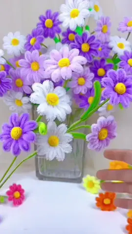 Easy diy pipe cleaner daisy flower gift ideas #handmade #DIY #flowers #gift #craft #handmadegifts #handmadecraft #handcraft #foryou #tiktok #fyp #viral #rose #diyashion #tiktokviral #art #diyproject #diycraft #pipecleanerart 