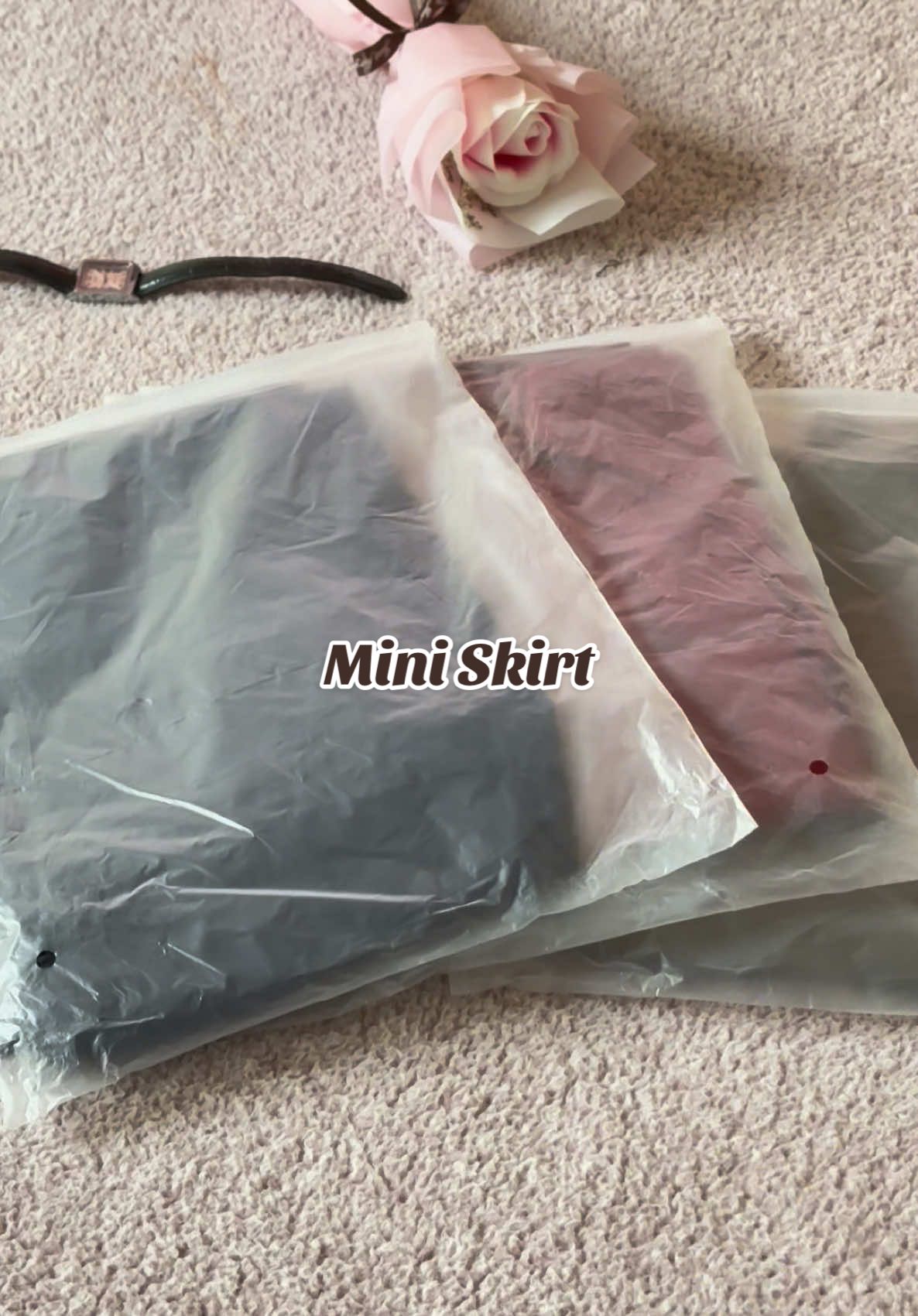 အရမ်းတန်သောလေး 🥰🎀 #FashionMinis_By_Ellie #instock #instocknow✅❤️ #fyp #foryou #fypシ゚viral #outfit #fypage #foryourpage #trending #miniskirt 