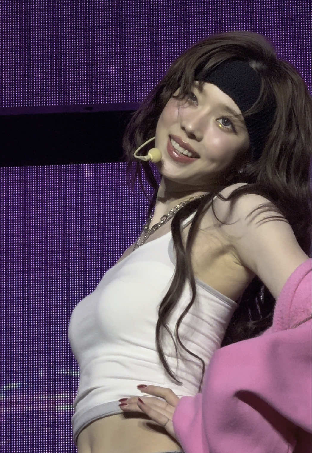 aespa in amsterdam pink hoodie winter fancam @aespa official #aespa #aespaconcert #aespainparis #winter #aespawinter #winterfancam #winterfocus #kpop #fyp 