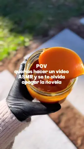 Cocinar viendo novelas es el mejor pasatiempo de la vida 😮‍💨🙌🏼 #caramelo #salsadecaramelo #sinsenossihayparaiso #novelas #postres #tips 