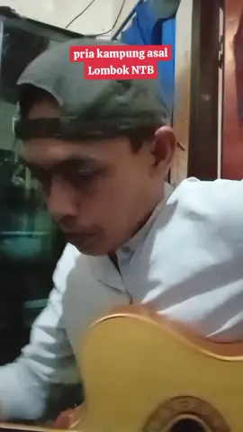 viral di media sosial seorang ibu rumah tangga spontan menyanyikan sebuah lagu yang diminta suaminya#masnan 