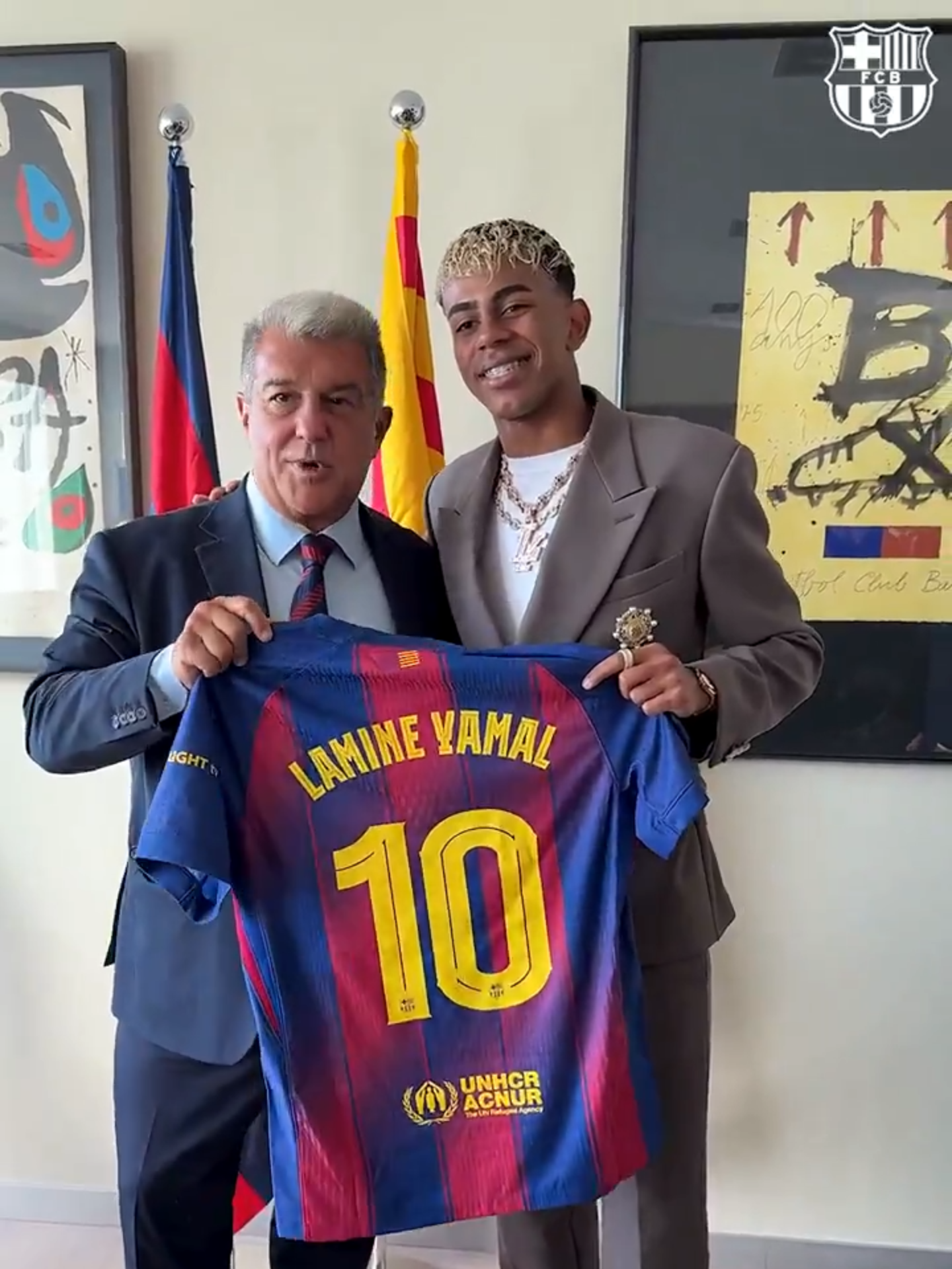 🤩 Le nouveau N°10 du Barça est là : Lamine Yamal ! 💙❤️ #foot #football #soccer #yamal #lamineyamal #yamal10 #lamineyamal10 #barça #fcbarcelona #barcelona #sport #sports #sportstiktok  🎥 : @fcbarcelona