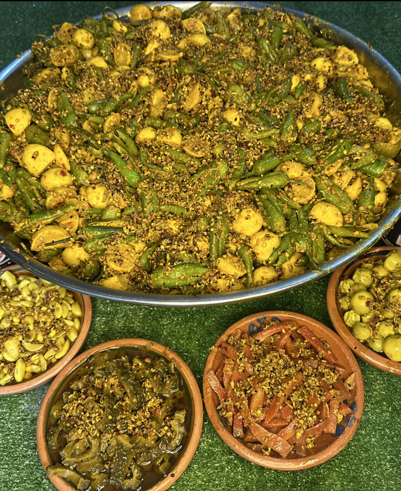 Delivery Avb all over Pakistan 🇵🇰 For order WhatsApp / inbox  ✨Mix achar  half kg 500 & 1kg 1000 categories ( you can choose any category)  ( mango , mirch , lasoora, kareela, gajar, lemon  )  ✨Lehsan achar half kg 1000 & 1kg 2000 #achar #pickle #fypppppppppppppp #viralvideos 