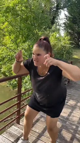 #humour#parodie #shirley #😭😭😭 #sandyfamily #lol #mdr #🤣🤣🤣🤣 #humour mes vidéos sont basées que sur l'humour 🤣