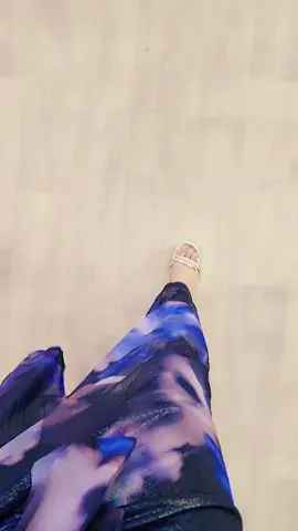 خطواتها وحده وراها وحده مقسمه بالشبر والمتاره تمشي خطاويها برتم ونغمه كنك تمشيها على القيثاره#خطواتها_وحده_ورى_وحده #وليد_الشامي#تصويري#تصميمي #تصميم_فيديوهات🎶🎤🎬 #اكسبلورexplore #ترند 