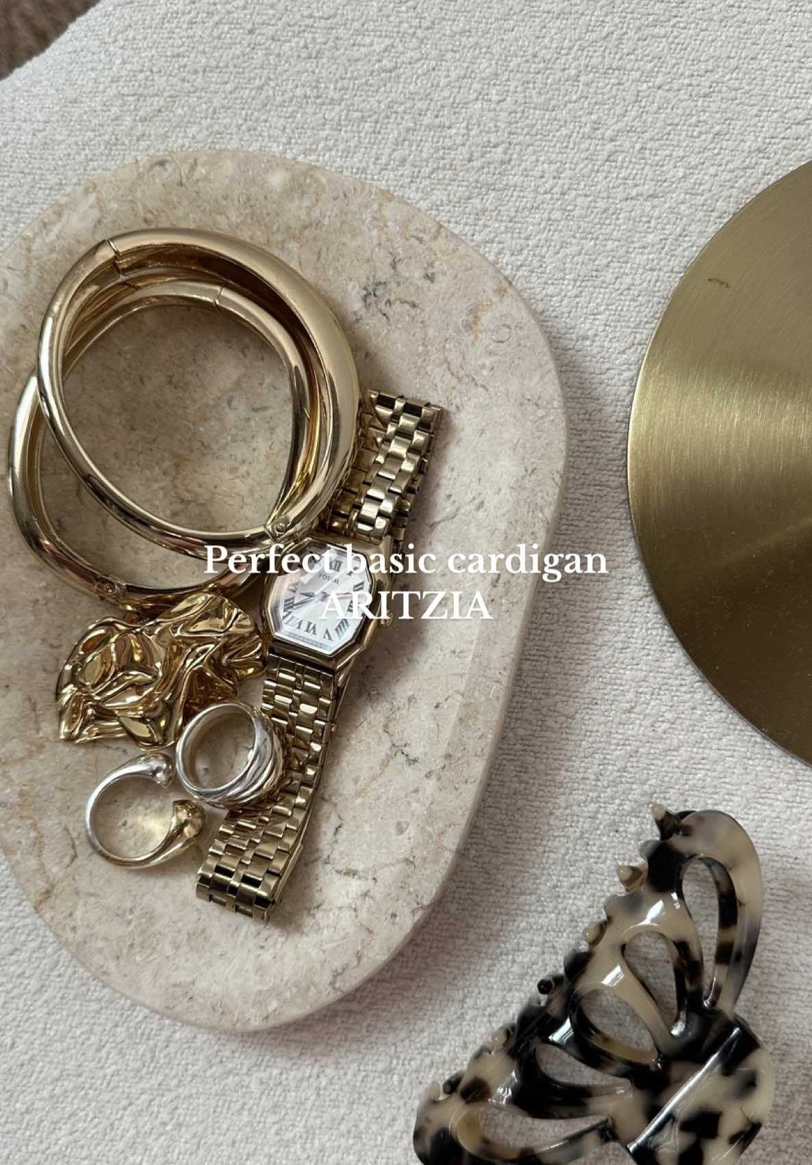 Le cardigan basique parfait !!🫶🏻 From @Aritzia link in bio 👀 #aritzia #aritziaoutfits #aritziahaul #aritziacardigan #cardigan #basicfit #outfit #outfitinspo #basicoutfit 