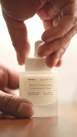 Cuidar da pele também faz parte da rotina masculina. Nada de complicação: com poucos segundos por dia, você fortalece, hidrata e acalma sua pele. O Sérum Facial Greek Yoghurt é feito pra quem deseja resultados rápidos. 