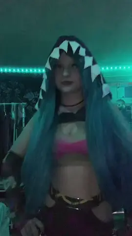 lookin good sis 🦈 #arcane #jinx #cosplay #anime #jinxarcane 