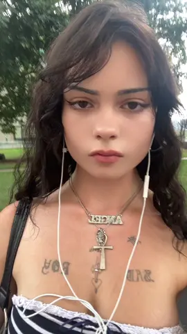 The eyebrows make me look like a looksmaxxer