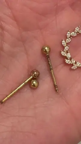 Merci @Lovisa pour la qualité de vos piercing 😑 soit disant acier chirurgical. 