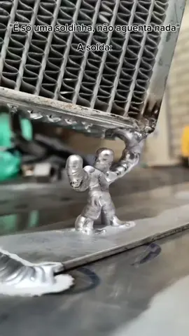 Qual o próximo objeto que você quer ver o soldador segurando? #soldador #soldadores #soldadoresdelmundo #tig #carros #solda #radiador #aluminium #weld #welders #perfomance #gtaw #gmaw #viral 
