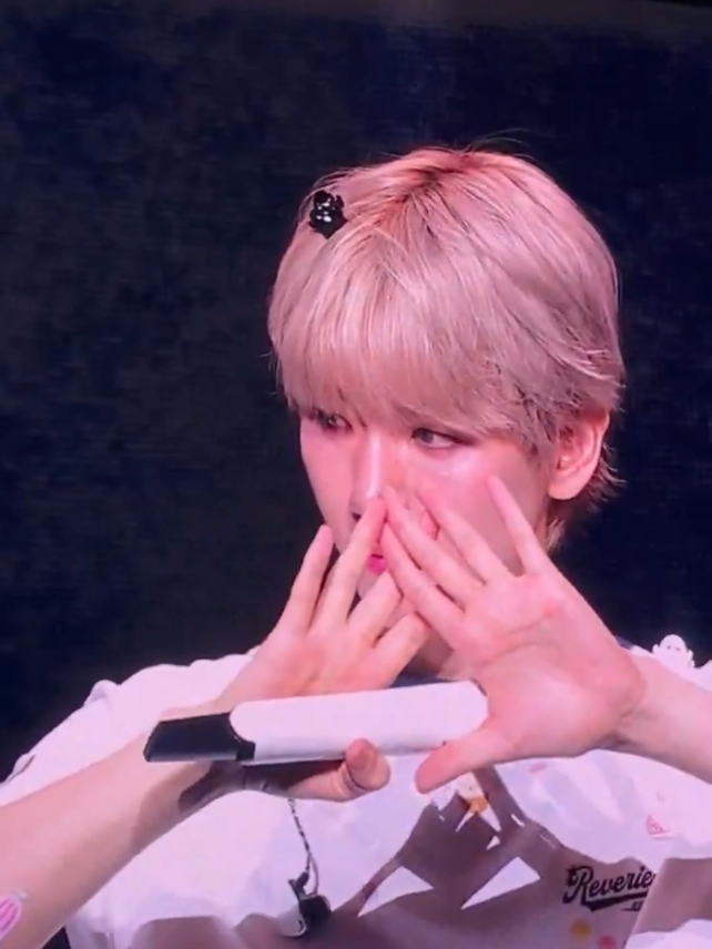 EXO Sign 🥹 #EXO #BAEKHYUN #ReverieParis #fyp 