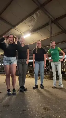 “Dropsgek”🐄🍻👌🏻#agriculture #cute #nofarmersnofood #poarneemn #farmersdaughter #dorpsgek #xybca #fy @Lobke.ar❤️🌸 @Lisaa @BeatcrooksNL 