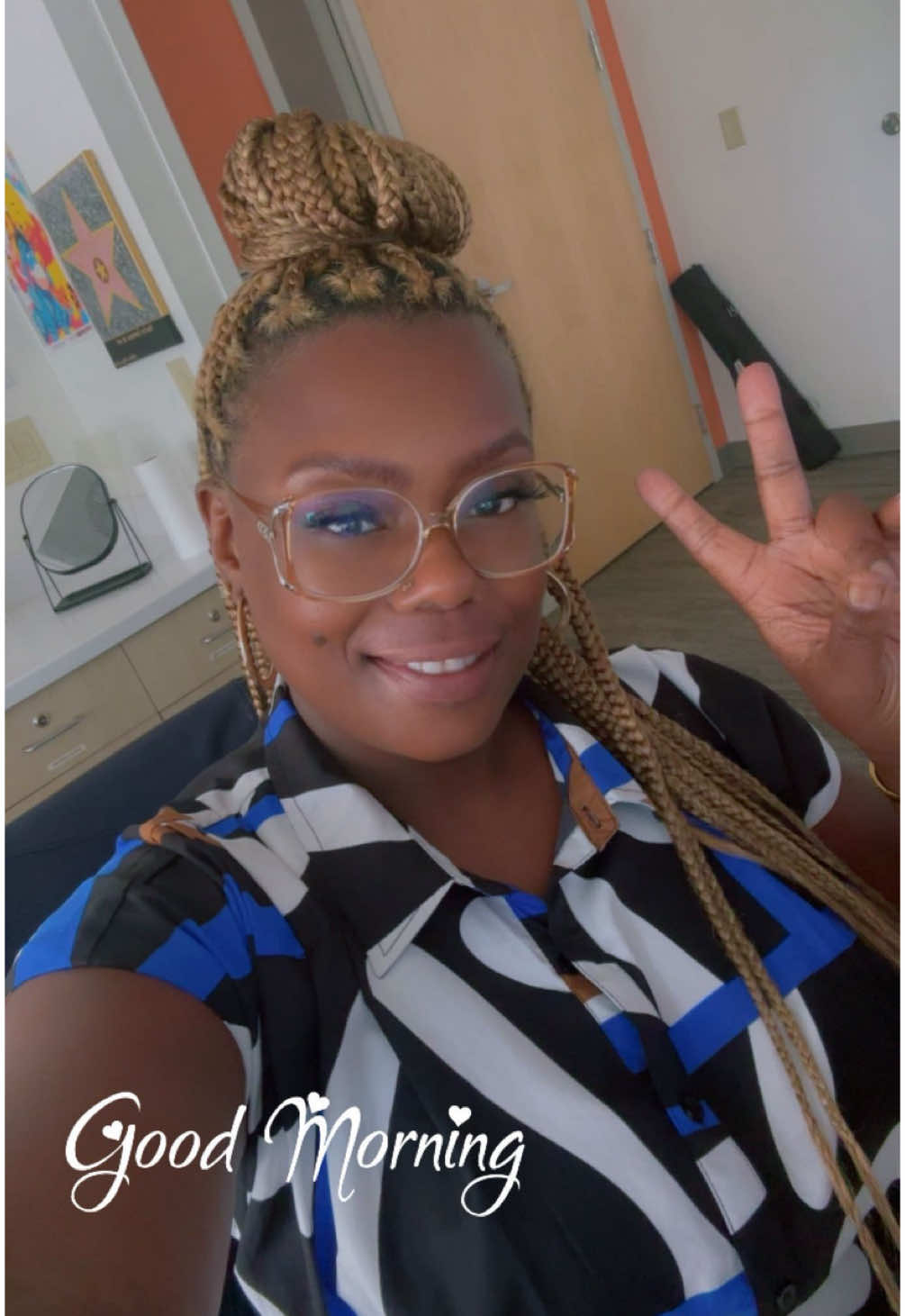 Imma pop out with somebody one day!!!! But best believe I can find a man…just having a hard time finding the ONE 😒😔 #single #life #dating #fyp #explore #tiktokmom 