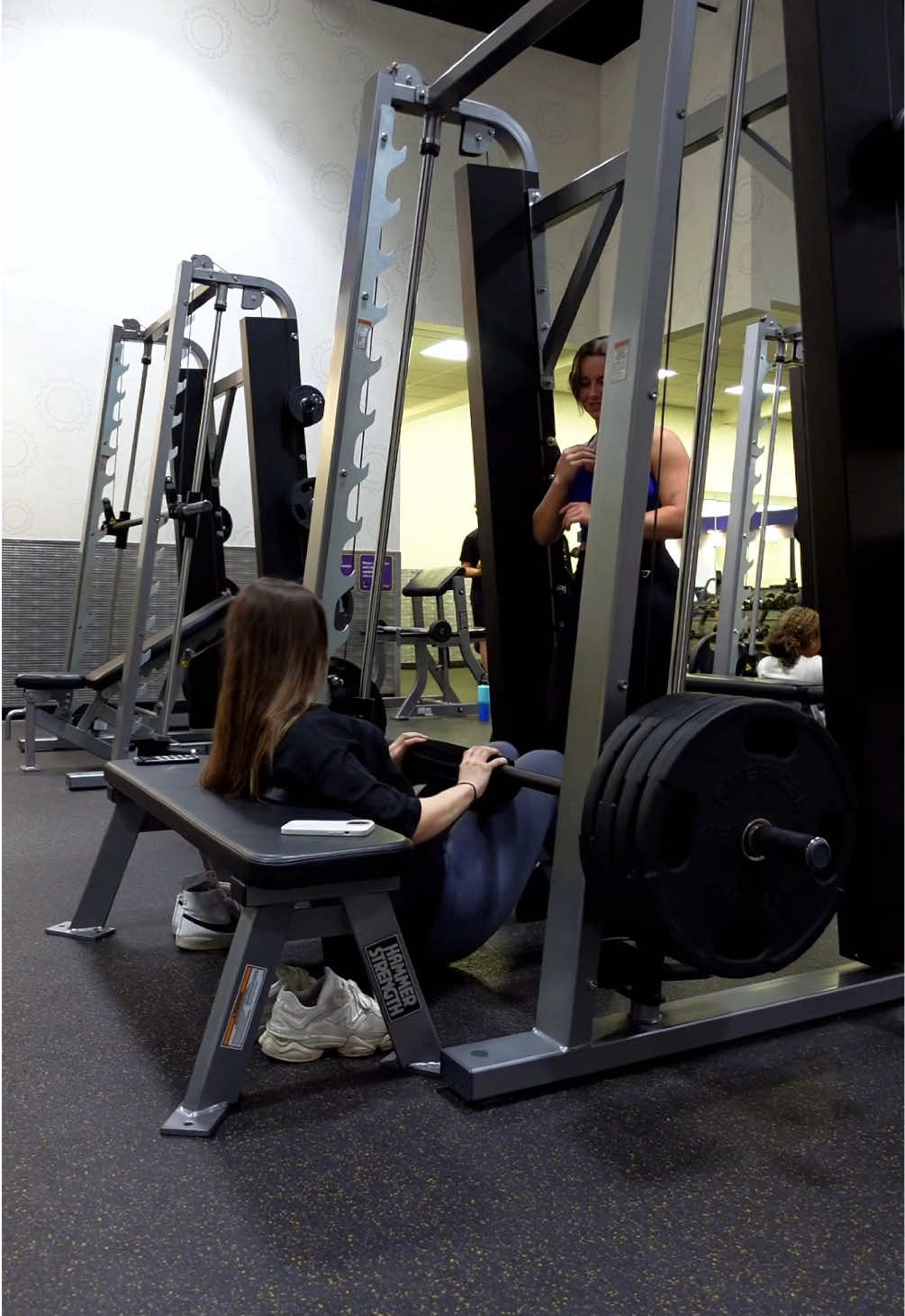 FULL LEG DAY ⬇️ @AYBL code GROWTH to save 🤍 1. BB deadlifts 4 x 8-10 2. BB hip thrust 4 x 8-12 3. Bulgarian split squats 3 x 10 4. Leg extension 3 x 12 5. Calf raises 3 x 12-15 Outfit details 🤭🌸 • Adapt Leggings color slate size M • Essential oversized tee shirt color black size L #gym #legday #aybl 