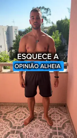 😟 Há muitos anos que sofro com este problema, chamado de ginecomastia, parece que tenho duas moedas de 2€ no peito. Sempre tive a confiança em baixo por causa deste assunto, até nem queria tirar a camisola em público por causa da vergonha. 🫥 Com o passar do tempo comecei a aceitar-me tal como sou, afinal de contas ninguém é perfeito toda a gente tem as suas inseguranças. 🤗 ☘️Hoje em dia vivo perfeitamente tranquilo com os meus mamilos assim, de qualquer das formas irei ser operado mas porque eu quero, e não pela opinião  dos outros. 🌟O mais importante nisto tudo é seres capaz de não ligar aos comentários seja do que for, e mudares algo em ti apenas  se o quiseres.  #emagrecimento #mudança #Fitness 