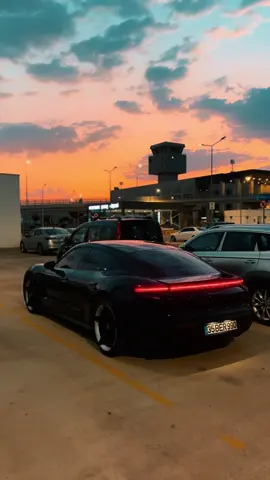 SOKOKLARIN  🐍NI  #porsche #35BER990 #taycan #keşfet 