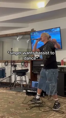 bassist has too many good moves fr at band practice… #newmusic #altmusic #2000srock 