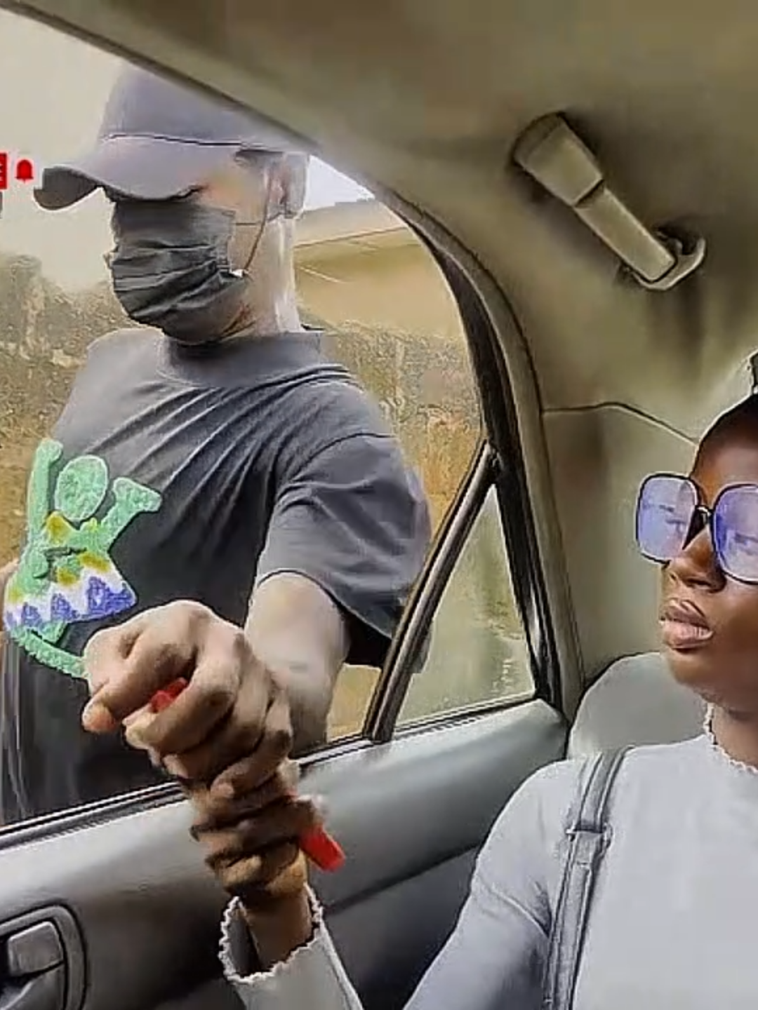 🚨 Phone Snatcher Gets a Shocking Surprise! 💥 In this wild street experiment, our teammate Mary pretends to scroll on an iPhone near a car window to bait a phone snatcher. What happens next will shock you! 😳 Watch as the thief follows the car, waits for the perfect moment… and then gets hit with pepper spray not once — but TWICE! 😤💨 This video shows just how far some people will go to steal phones — and how to stay alert in public. 🎥 Hidden cameras, real reactions, and pure street awareness. 📱 If you enjoy social experiments, phone snatcher pranks, and crazy real-life encounters, this video is for you! 👉 Don’t forget to LIKE, COMMENT, and SUBSCRIBE for more street crime experiments and CCTV clips. 🔔 Stay alert. Stay aware. Stay Street Aware. #StreetAware #PhoneSnatcher #SocialExperiment #PepperSpray #UrbanSafety #CCTV #CaughtOnCamera #iPhone #Thief #Movie