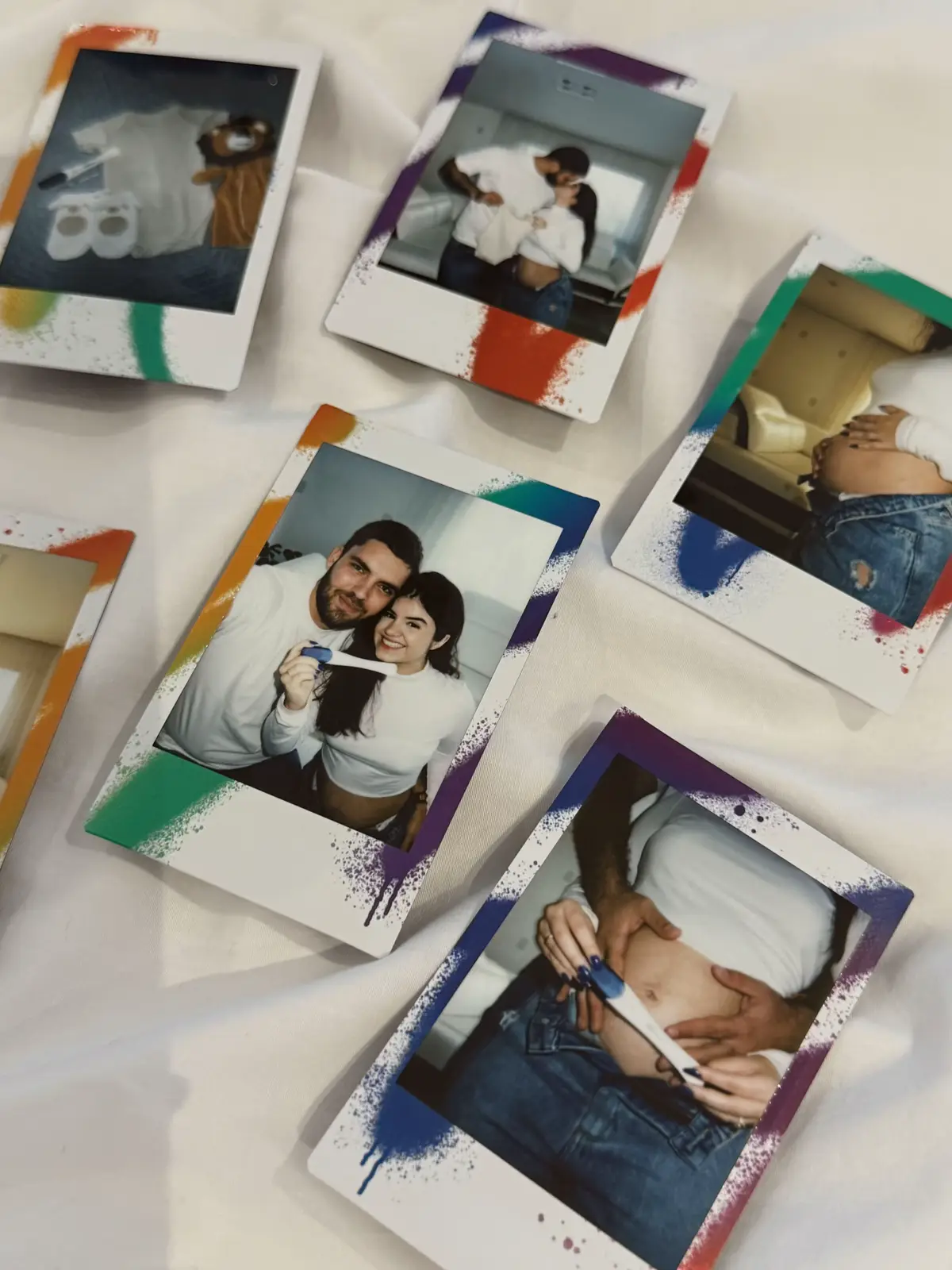 Gente… nem sei como começar esse post 😭💗 Tem uma coisa MUITO especial acontecendo na minha vida… e eu esperei o momento certo pra dividir com vocês. Sim, é isso mesmo que vocês estão pensando… EU TÔ GRÁVIDA 🍼✨ Ainda parece um sonho! Não foi planejado, mas foi a surpresa mais linda que a vida poderia me dar. E desde o primeiro segundo… meu coração nunca mais foi o mesmo. Tô vivendo mil emoções ao mesmo tempo — alegria, medo, friozinho na barriga, amor que não cabe no peito… Mas uma certeza eu já tenho: tô muito feliz! E tô pronta (ou tentando estar 😅) pra viver esse novo capítulo. Eu e o Guilherme estamos muito felizes por tudo, principalmente pelo apoio e acolhimento das nossas famílias e amigos. Vocês foram nosso abraço nesses primeiros dias de descobertas e amor. E claro… obrigada a cada um que tá aqui vibrando com a gente! Vocês fazem parte da minha história. Vem aí um novo amor… um novo tudo. 💕 E eu quero viver cada pedacinho disso com vocês.