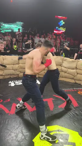 Оце хук #klanfighting #klanfc #спорт дії на відео виконують професіонали. Не намагайтесь їх повторити 