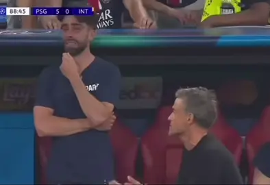 « Après tant d’années de galère et de combats » Le 31 mai le Paris-Saint-Germain a écrit l’histoire du football avec la manière en écrasant l’Inter 5-0 dans une alliance Arena en feu. Certain dise que Paris a payé mais non Paris a juste écrasé l’Europe. Alors « Aujourd’hui et pour toujours et pour l’éternité a jamais le Paris-Saint-Germain  est champion d’Europe le Paris-Saint-Germain remporte la Ligue des Champions » ❤️💙#paris #psg #ldc #finale #inter #intermilan #liguedeschampions 