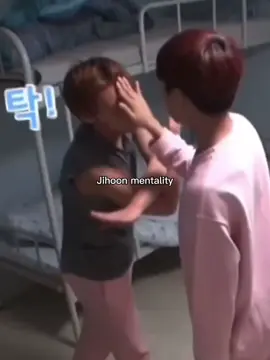 look at the end plz 😭🙏🏼 #parkjihoon #jihoon #wannaone #mentality #foryoupage #xycba #creatorsearchinsights