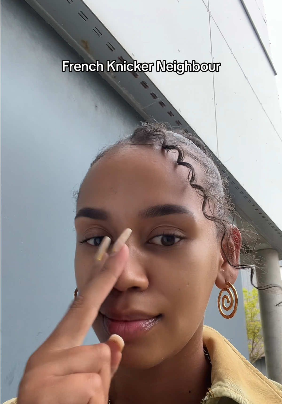 How do I say i’m not a stripper in French? x Ko, the woman was so sound about this what a legend #scottishtiktok #fyppp #france #neighbour 