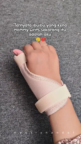 sakit yang tak bisa dijelaskan 🙃 #mommywrist #sakitpegelangantangan #newborn #newmom #rekomendasi #viralvideo 