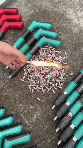 Diga Adeus ao Martelo: Pistola de Pregos Multifuncional Para Todos os Seus Projetos! Hashtags: #adeusmartelo #pistolamultifuncional #projetos #reforma #construcao #diyproject #ferramentas #tiktokviral #kwaimoda #casaedecoracao 