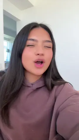 Go watch the podcast episode we made before we started dating LOOLLL @ONEonONEshow #kristencruz #ALBERTO 