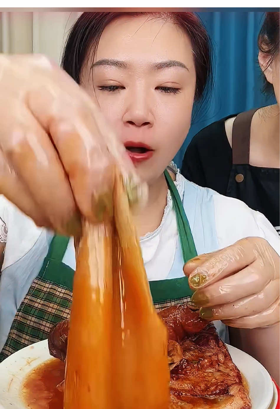 Slippery pigskin.#food #eating #Foodie #fyp #foryou #slippery #pork #skin 
