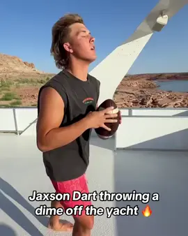 His homie took a shot there 😅 viajaxsondart #NFL #jaxsondart #yacht #dime #newyorkgiants 