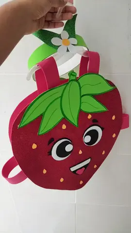 La fresa más bonita. Y si, yo si estoy cumpliendo un sueño #manualidades #fresa #foami #manualidadesescolares 