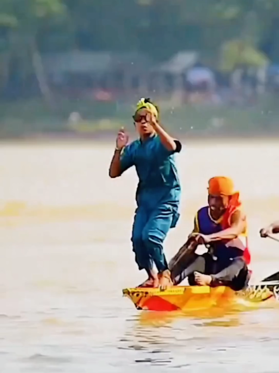 Indonesia’s most thrilling and traditional boat race – Paku Jalur. #Indonesia #TraditionalBoatRace #PakuJalur #CulturalEvents #ExcitingRace 