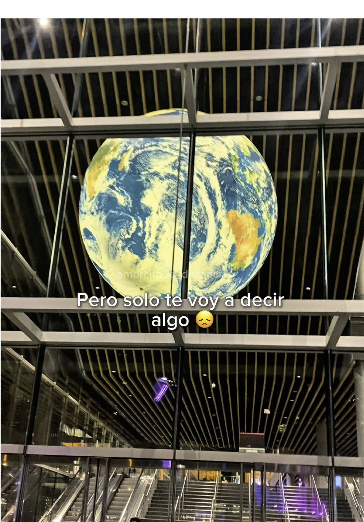A veces no se trata de dónde estás, sino de a quién estás esperando. Y si tú y yo lo queremos, lo vamos a lograr. Te amo… aunque estemos a kilómetros 🌍💗 #amoradistancia #teextraño #relacionadistancia #ldr #teamo #frasesbonitas #parati