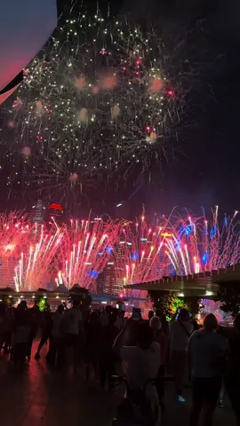 🥺🥺 #ndpsingapore #singapore #visitsingapore #fireworks 
