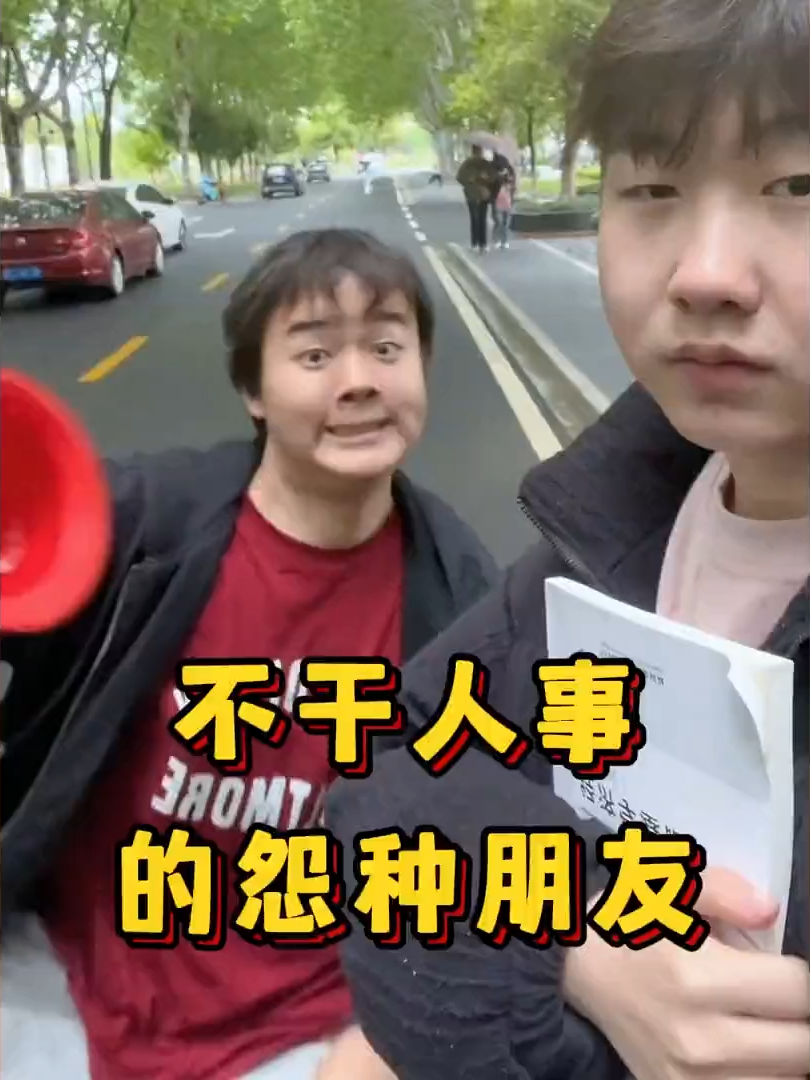 7232974802284318012“如果喜欢一个人，那就要用上牙对他笑”