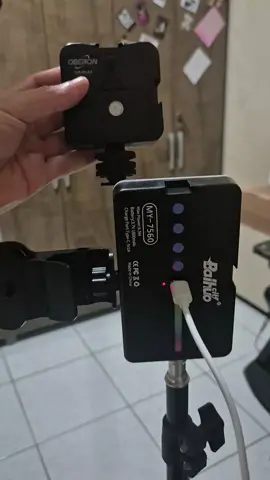 🟣 Iluminação Profissional com LED MY-7560! 📸 Ideal para gravações, vídeos, lives, maquiagem ou fotos! ✅ Luz forte com ajuste de intensidade e temperatura 🔋 Bateria recarregável de 1800mAh 🎮 Botões de controle fáceis de usar 🚀 Leve, prática e perfeita pra criadores de conteúdo! #luzdeled  #iluminaçãoprofissional  #LuzParaGravaçao  #TiktokShopBrasil #ProdutorDeConteudo #LivePerfeita #DicaTikTok #EstúdioEmCasa #GravaçãoTop #LuzRingLight #CriadoresDeConteudo #TikTokBrasil #AcheiNoTikTok #video #achadinhos #tiktokshopchegou 