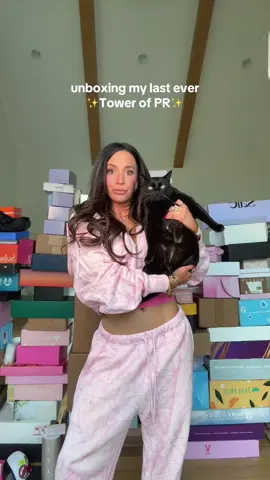 Putting an end to my most controversial videos and giving it all to you! Check back tonight for the finale 👀💖 ##massiveprhaul##prunboxing##nashvilleinfluencer##unboxinghaul##towerofpr##unboxingvideos