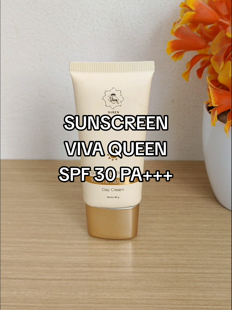 Sering terkena sinar matahari bikin kulit jadi bermasalah 😩. Tapi...semua permasalahan pasti ada solusinya ☺️. Viva Queen White Advance Day Cream kini hadir buat ngelindungin kulit kamu di cuaca yang super panas ini 🌞 #sunscreen #vivacosmetics  #skincare #localbrand  #skincareroutine  #daycream #vivaqueen  #vivaskincare  #sunscreenviral  #fyp  #beautytips  #skincarerecommendations  #sunscreenrecommendation 