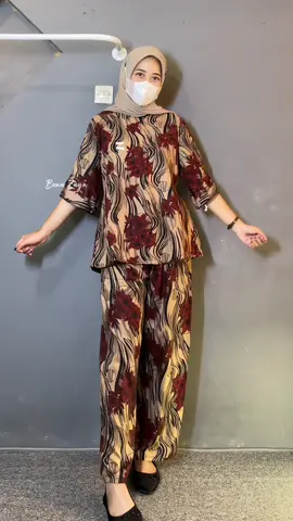 ONE SET MOTIF OLIVIA - Bahan Rayon Premium - Busui Friendly Resleting - Tali Samping dan Saku Celana - Jahitan Rapi dan Kuat - Nyaman dan Adem di Pakai ALL SIZE - Lingkar Dada 110 cm - Panjang Baju 71 cm - Panjang Celana 92 cm - Panjang Lengan 32 cm #fyp #onesetrayon #onesetmurah #onesetrayonpremium #setelanrayon #batik #onesetwanita #dailyootd #ootdhijab #outfitideas 