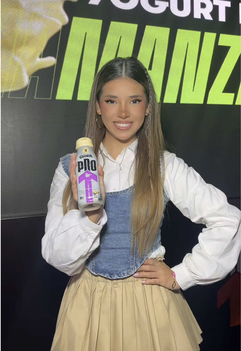 Mis días van a mil, así que amo cuando algo rico también me ayuda a cuidarme ❤️‍🔥 Estuve en el evento de @PRO conociendo su nueva línea de productos: bebidas lácteas, yogures bebibles y cuchareables. ¡Tienen productos con hasta 30g de proteína! 💪 Son súper prácticos para llevar, perfectos para esos momentos entre clases, después de entrenar o cuando solo quieres algo rico, proteico y fácil. Hay varios sabores y texturas, y la verdad… ya tengo mi PRO fav 😌✨ ¿Tú cuál probarías primero? Déjalo en los comentarios 👇 #PROparaLoQueTePROpongas #PROteína #PROPerú #LimaPerú #ULima #PUCP #UP #UNMSM #UNI #URP #Proteína #FYP #Universidad #GymLife #Parati #publicidad 