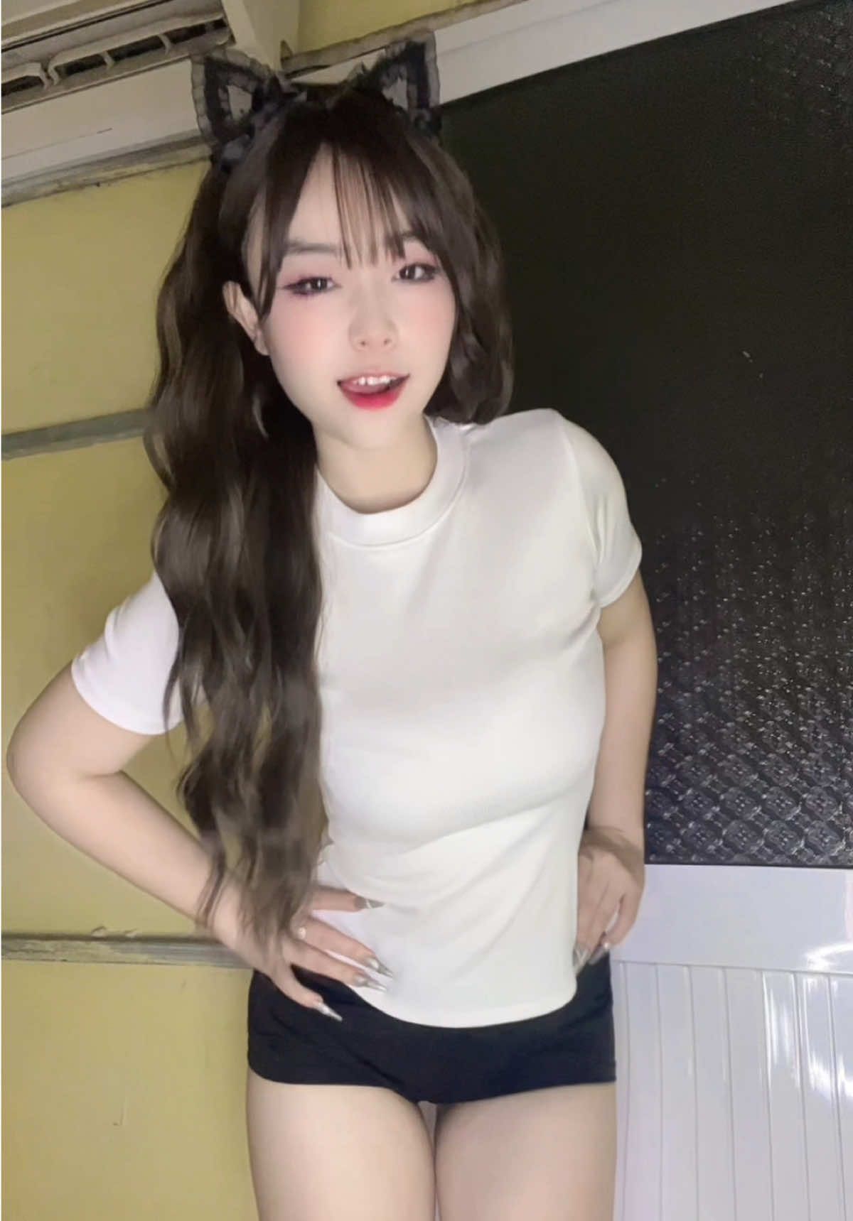 Mèo 🐈‍⬛ này đáng yêu lắm nè 🤭 #trending #viral #nhaytiktok #tiktokdance #xuhuong #emeow 