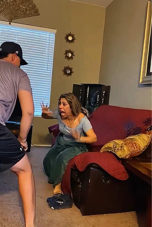 Funny prank,how can you not laugh💧😂😂#funny #foryou #happy #tiktok #fyp #funnyvideos #prank #funnytiktok #funnymoments #hahaha 