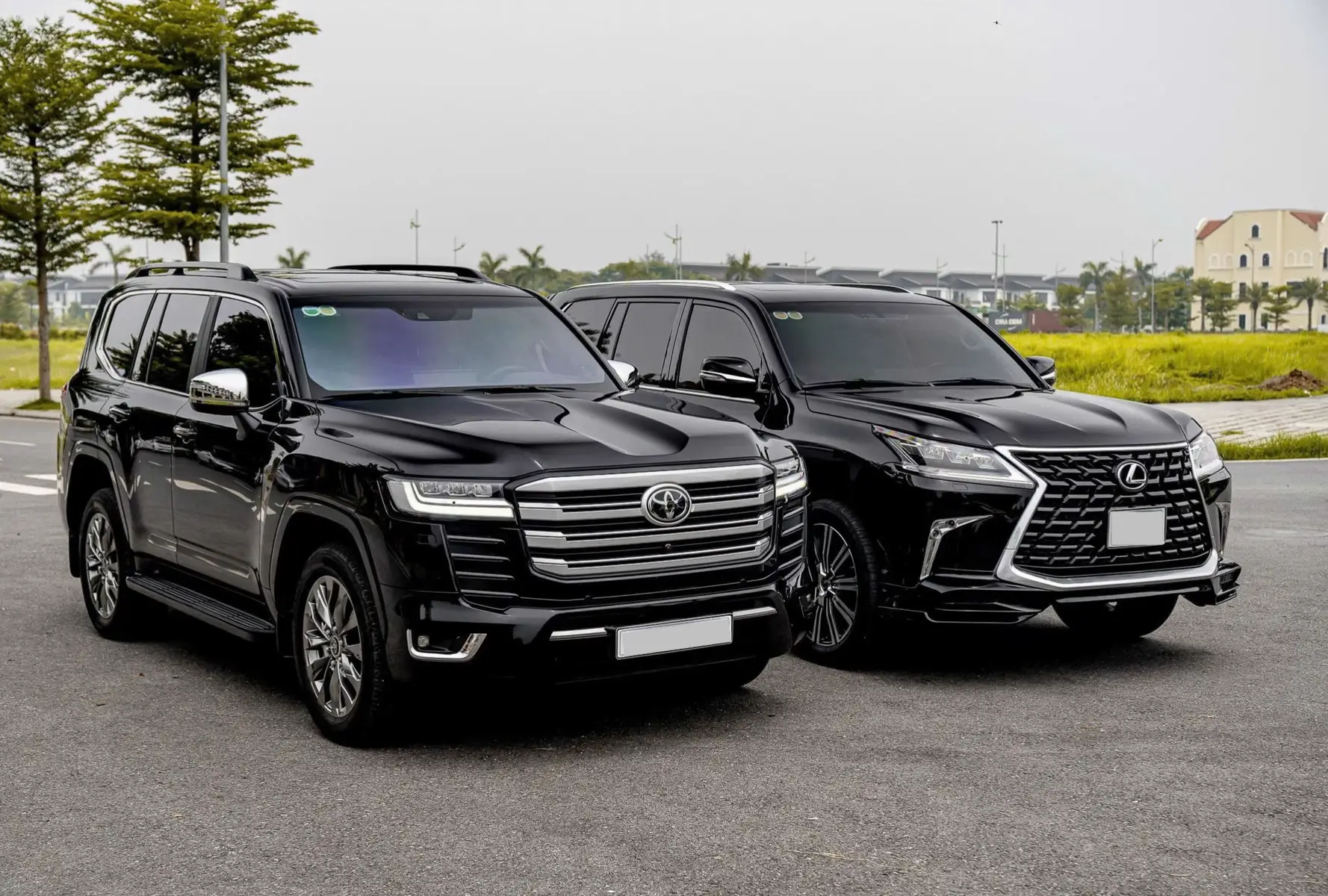 Giữa Lx 570 & Lc 300 thì các bác thích chiếc nào hơn, và dòng nào giữ giá nhất . #xh #lexus #lc300 #lx570 #landcruiser 